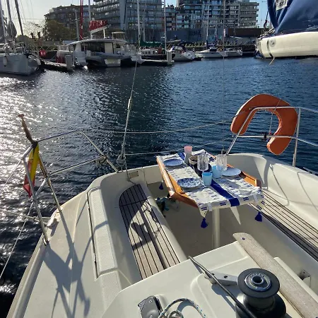 Unieke Slaapervaring Op Een Zeilboot In Het Centrum Van * 奥斯滕德
