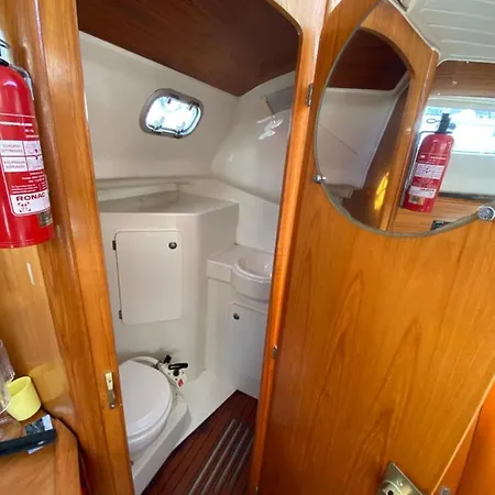 Unieke Slaapervaring Op Een Zeilboot In Het Centrum Van